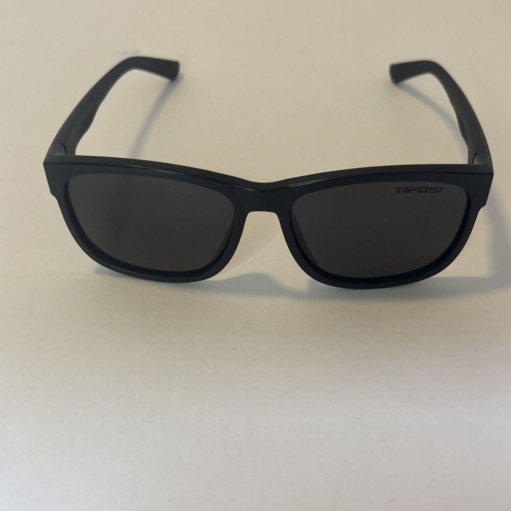 Tifosi Optics Sport Sunglasses Black Frame Brown Lenses CAT 3 Unisex